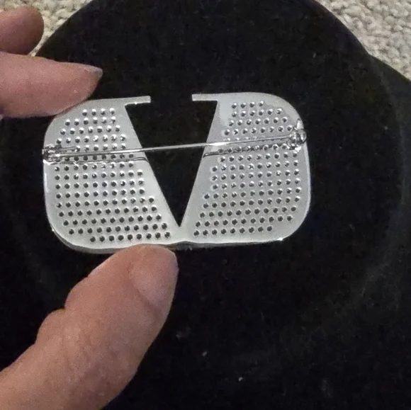 Valentino Silver Crystal V Brooch - Picture 7 of 8